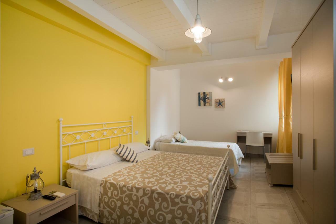 A Due Passi Dal Mare Bed & Breakfast *